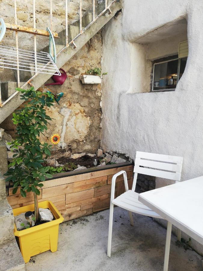 Charmant Appartement En Centre-Ville Medieval Gigean Zewnętrze zdjęcie